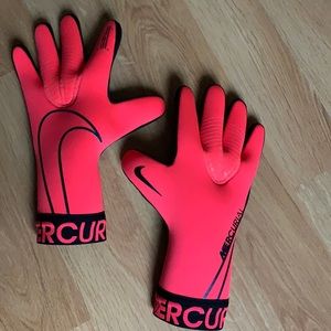MENS NIKE MERCURIAL SOCCER GOALKEEPER GLOVES